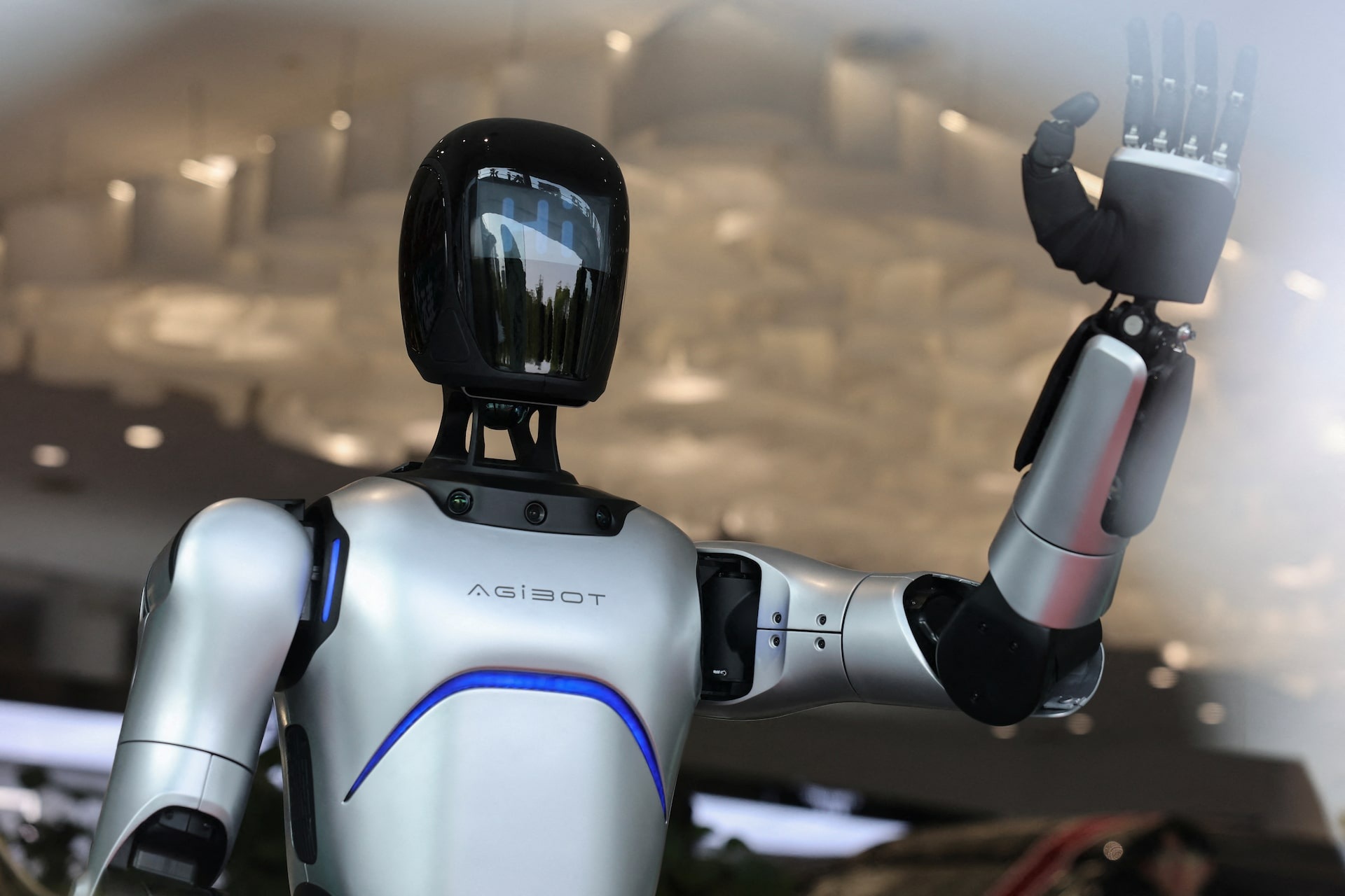 Trung Quốc hướng tới cuộc cách mạng sản xuất với robot hình người AI - 3 Trung Quốc hướng tới cuộc cách mạng sản xuất với robot hình người AI - 3