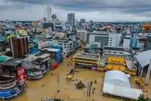 Cầu thủ ở Thái Lan kêu cứu vì lụt, có thể dời sân thi đấu của U22 Việt Nam