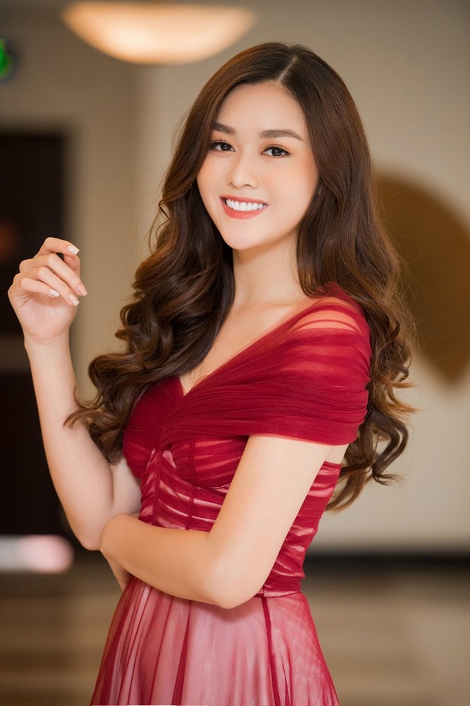 Tường San-Huyền My khoe vai trần nuột nà, Đỗ Mỹ Linh diện váy xẻ táo bạo - Ảnh 6. Tường San-Huyền My khoe vai trần nuột nà, Đỗ Mỹ Linh diện váy xẻ táo bạo - Ảnh 6.