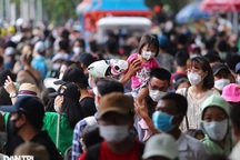 "Biển người" chen chân vào Thảo Cầm Viên TPHCM dịp lễ giỗ Tổ Hùng Vương