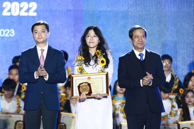 Tuyên dương 85 "Sinh viên 5 tốt" và 104 "Sao tháng Giêng"