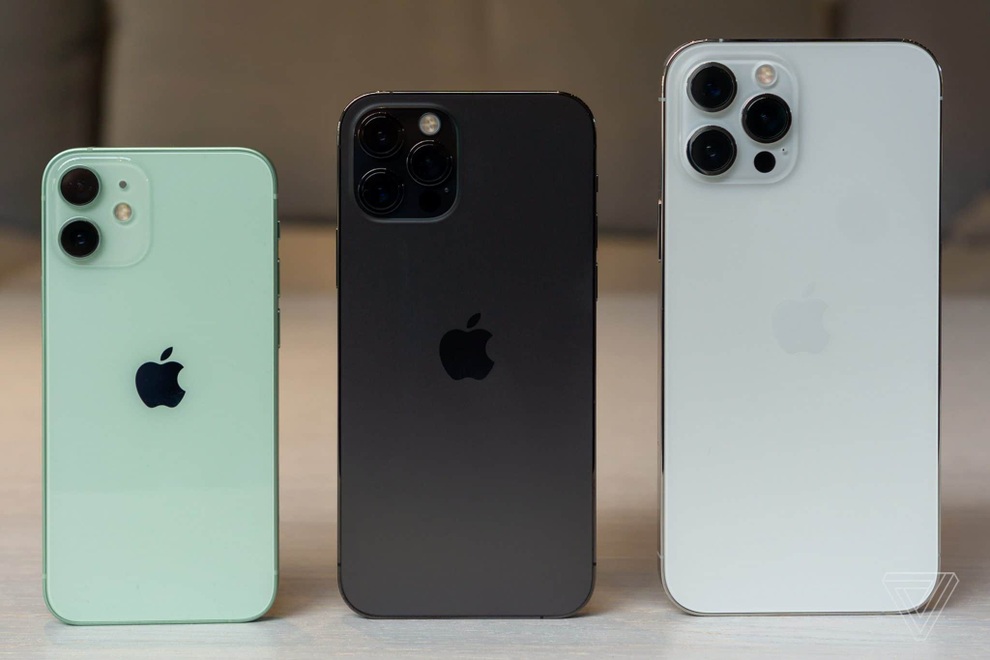 Loạt iPhone 12 bắt đầu giảm giá sau khi iPhone 13 được Apple ra mắt (Ảnh: The Verge). Loạt iPhone 12 bắt đầu giảm giá sau khi iPhone 13 được Apple ra mắt (Ảnh: The Verge).