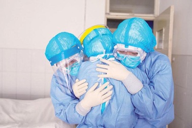 Y tá Trung Quốc viết “tâm thư” kêu gọi giúp chống dịch corona