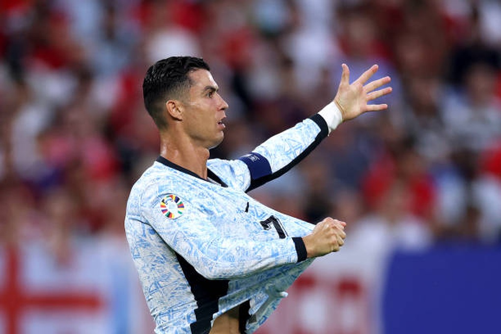 Trọng tài bị chỉ trích dữ dội vì từ chối quả phạt đền của C.Ronaldo - 3