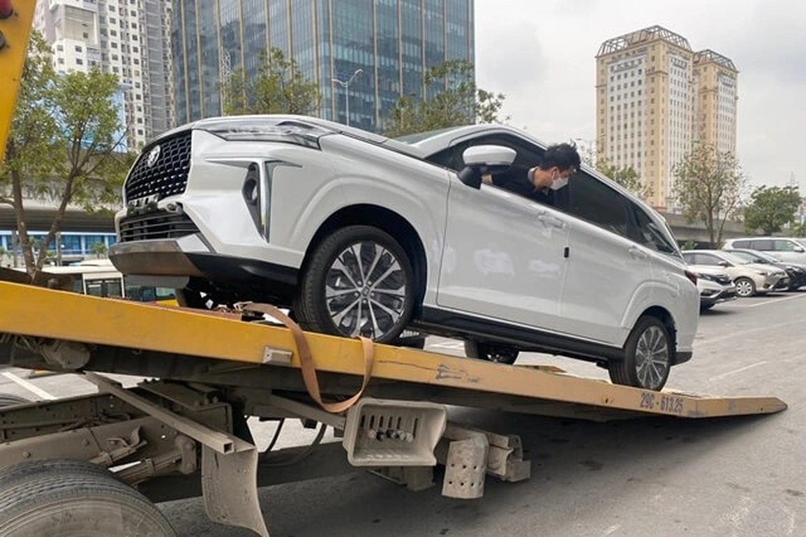 Vừa ra mắt đã bia kèm lạc, Toyota Veloz Cross vẫn bán chạy hơn Suzuki XL7 - 1 Vừa ra mắt đã bia kèm lạc, Toyota Veloz Cross vẫn bán chạy hơn Suzuki XL7 - 1
