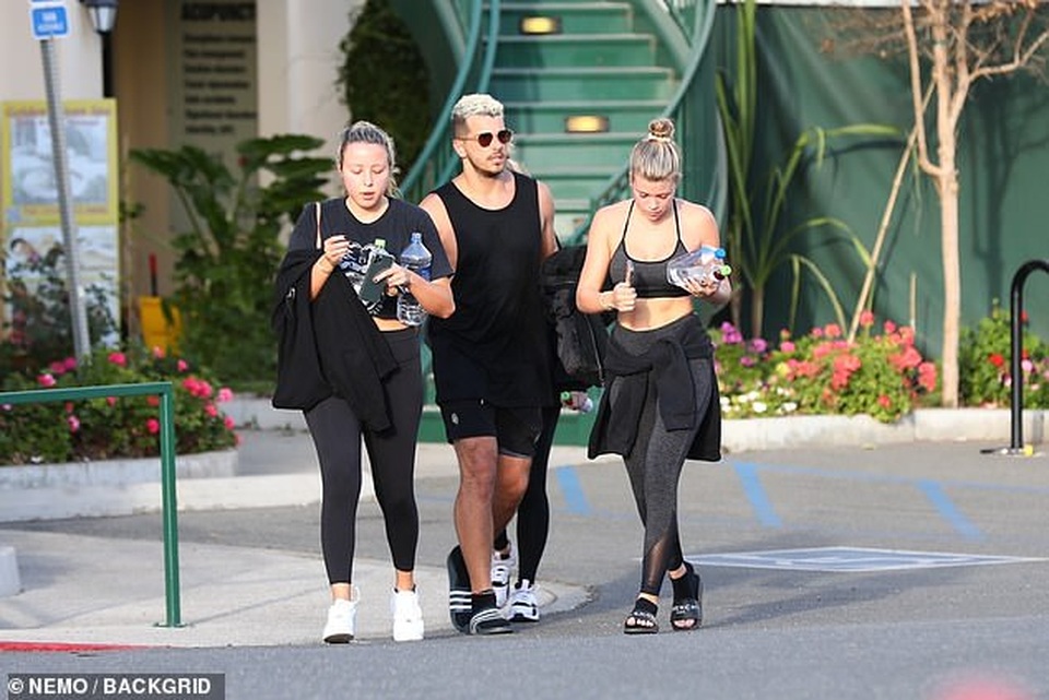Sofia Richie diện đồ thể thao khoe cơ bụng săn chắc - 5 Sofia Richie diện đồ thể thao khoe cơ bụng săn chắc - 5