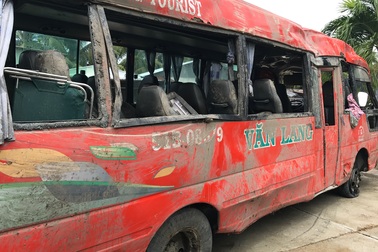 Tai nạn giao thông nghiêm trọng, 2 người chết, 14 người bị thương