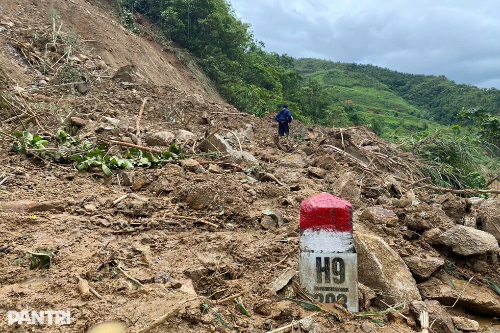 Chuyện về người dẫn đường đi xuyên tâm lũ ở Nghệ An - 6 Chuyện về người dẫn đường đi xuyên tâm lũ ở Nghệ An - 6