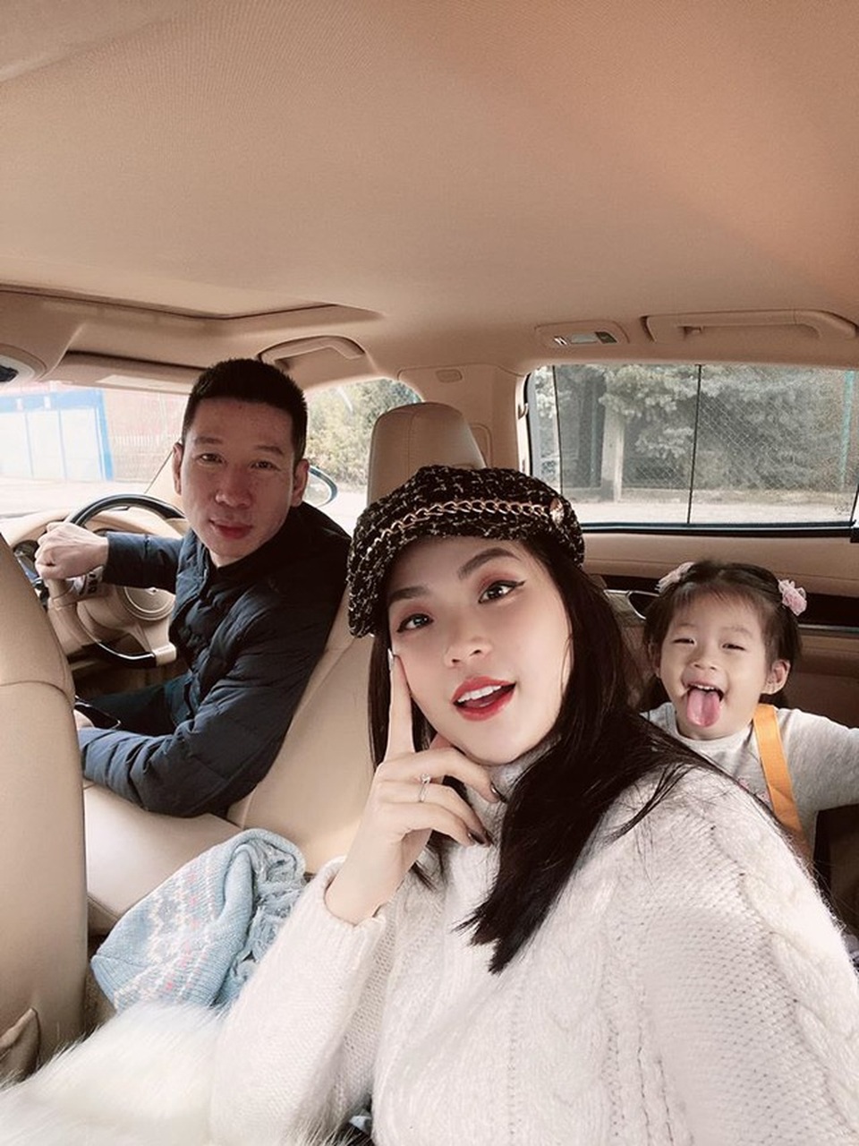 Á hậu Diễm Trang cùng chồng con về nước sau 9 tháng kẹt ở Ba Lan - 7 Á hậu Diễm Trang cùng chồng con về nước sau 9 tháng kẹt ở Ba Lan - 7