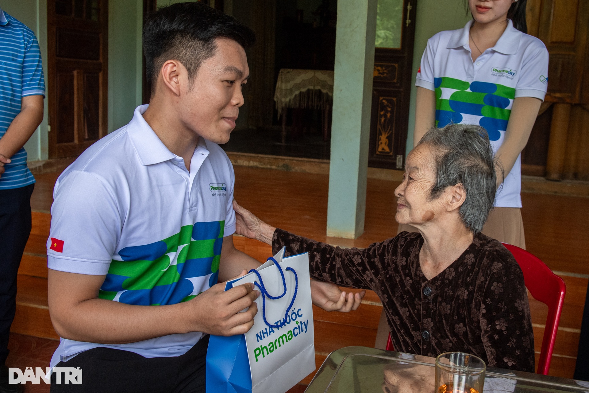 Mẹ Việt Nam Anh hùng kể: Ông đã hy sinh nhưng vẫn như chưa bao giờ rời xa - 13 Mẹ Việt Nam Anh hùng kể: Ông đã hy sinh nhưng vẫn như chưa bao giờ rời xa - 13