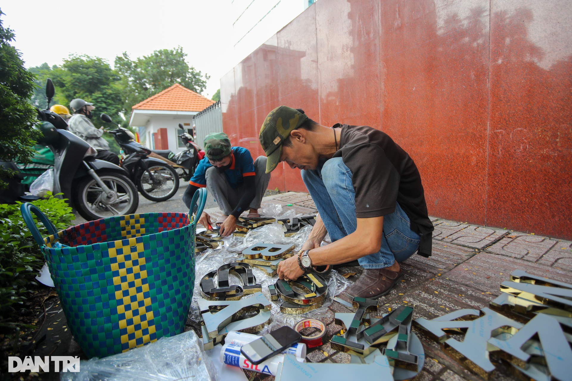 Hàng loạt địa phương ở TPHCM bắt đầu lắp đặt bảng tên phường mới - 7 Hàng loạt địa phương ở TPHCM bắt đầu lắp đặt bảng tên phường mới - 7