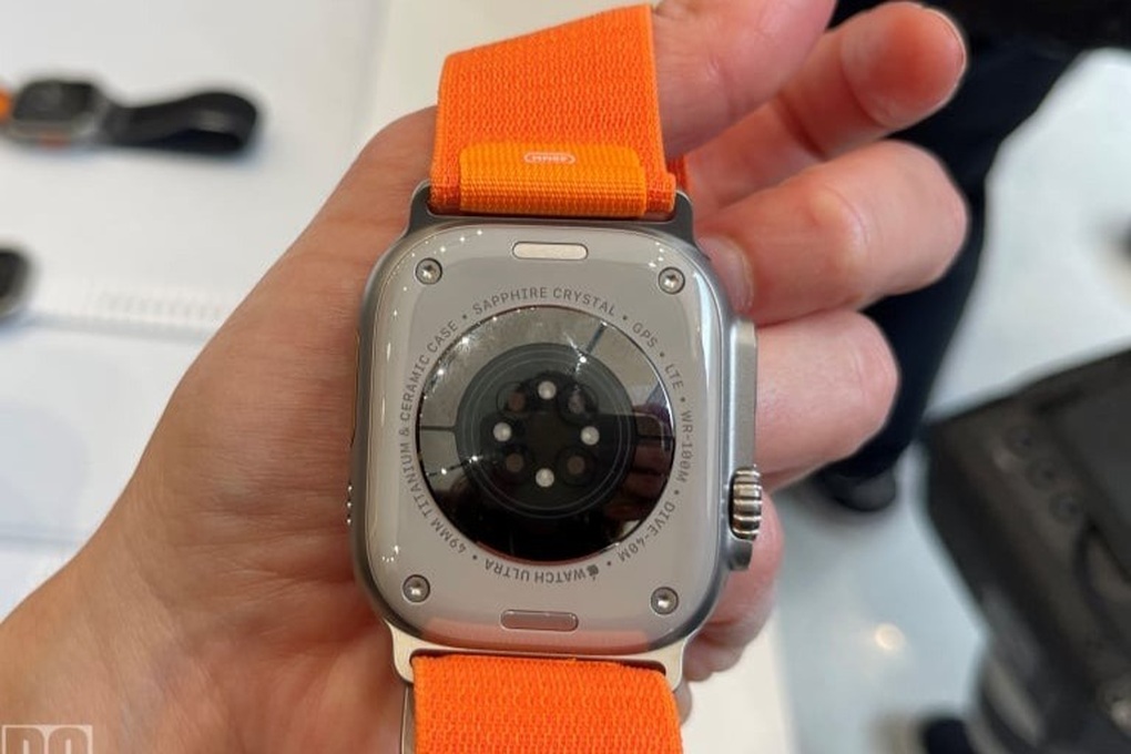 ការបិទ Apple Watch Ultra 3៖ ការរចនាមិនផ្លាស់ប្តូរ តម្លៃចាប់ពី 24 លានដុង - 4 Cận cảnh Apple Watch Ultra 3: Thiết kế không đổi, giá từ 24 triệu đồng - 4