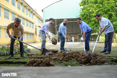 Khởi công xây dựng Bếp ăn Nhân ái tặng hàng trăm em học sinh nghèo miền núi