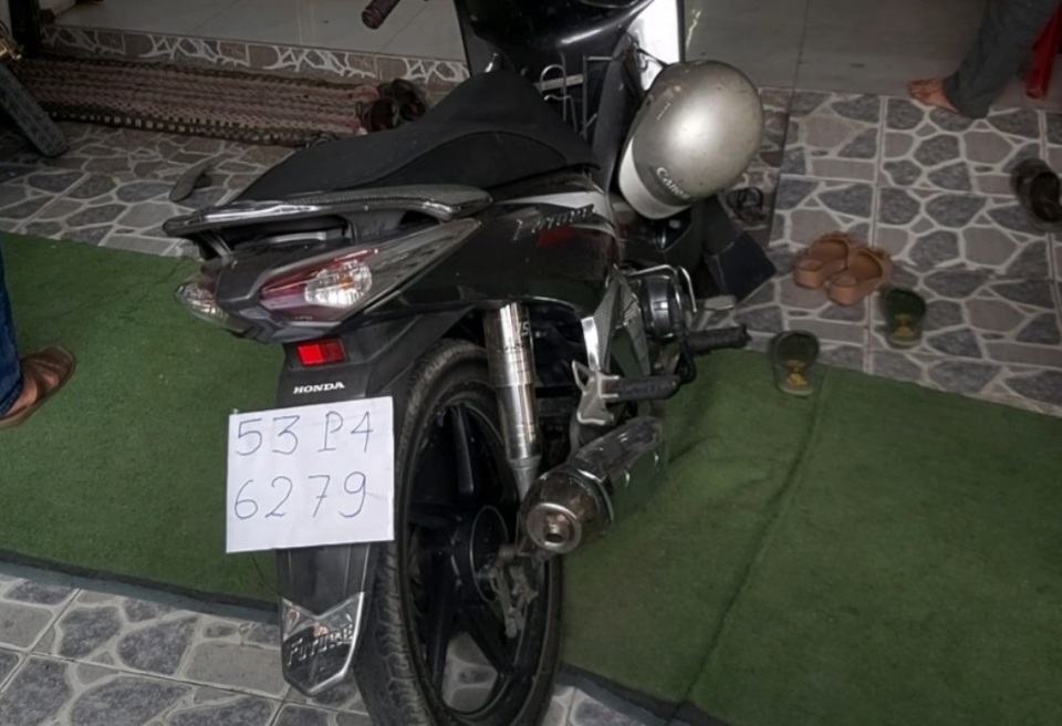 Bắt người đàn ông nghi cướp tiệm vàng - 1 Bắt người đàn ông nghi cướp tiệm vàng - 1