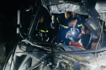 Giải cứu tài xế mắc kẹt trong cabin xe tải ở Thanh Hóa