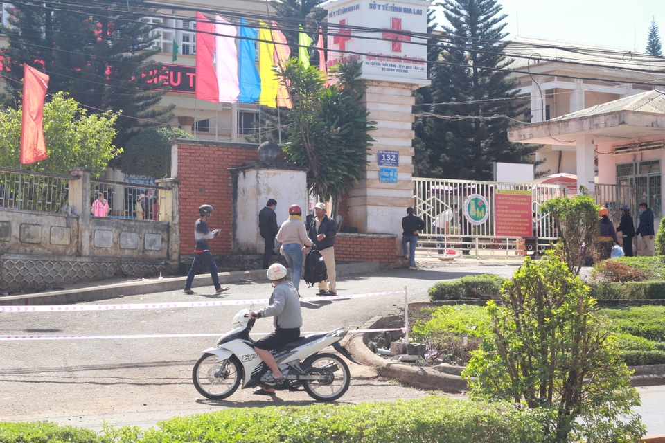 Khoanh vùng, truy vết gần 1.300 người trong Bệnh viện Đa khoa tỉnh Gia Lai - 2 Khoanh vùng, truy vết gần 1.300 người trong Bệnh viện Đa khoa tỉnh Gia Lai - 2