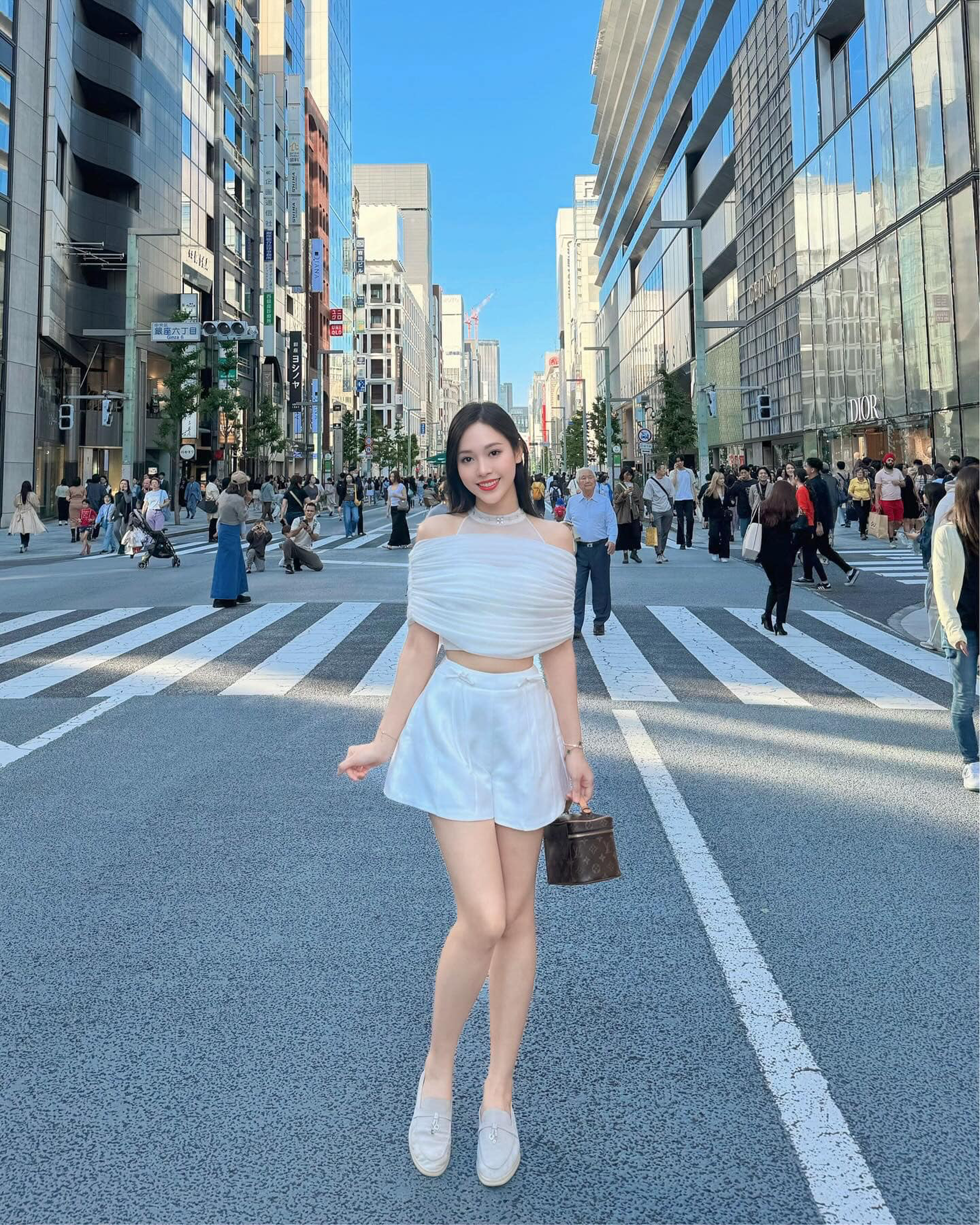 Nhan sắc xinh đẹp của hot girl sinh năm 2002 gây sốt tại lễ tốt nghiệp - 4 Nhan sắc xinh đẹp của hot girl sinh năm 2002 gây sốt tại lễ tốt nghiệp - 4