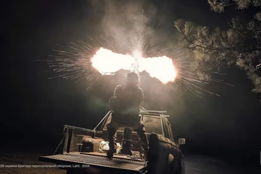 Nga dồn dập bắn tên lửa, UAV nhằm vào Ukraine trong đêm