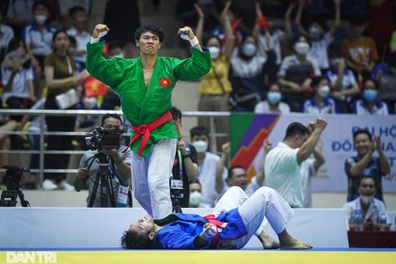 Môn "võ lạ" vượt chỉ tiêu HCV, Việt Nam dẫn đầu SEA Games 31