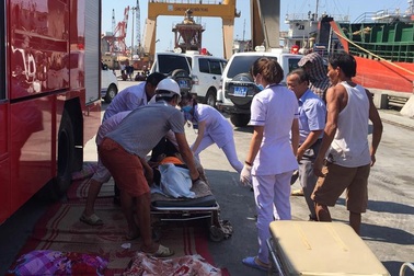 3 người tử vong trong hầm tàu chở mật mía