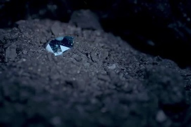 Viên kim cương xanh Moon Blue