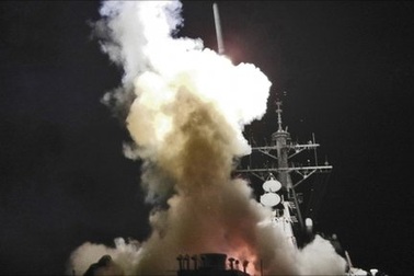 Tên lửa Mỹ tấn công 20 mục tiêu ở Libya, dư luận lên tiếng