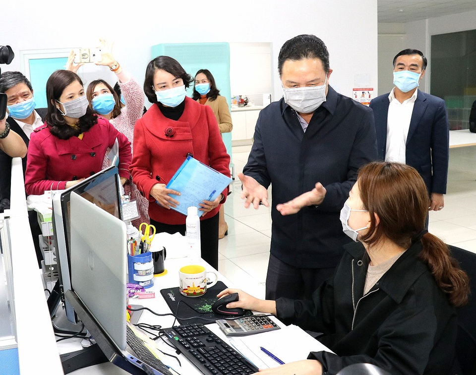 Hà Nam: Tăng cường chống virus corona trong công nhân lao động - 1 Hà Nam: Tăng cường chống virus corona trong công nhân lao động - 1