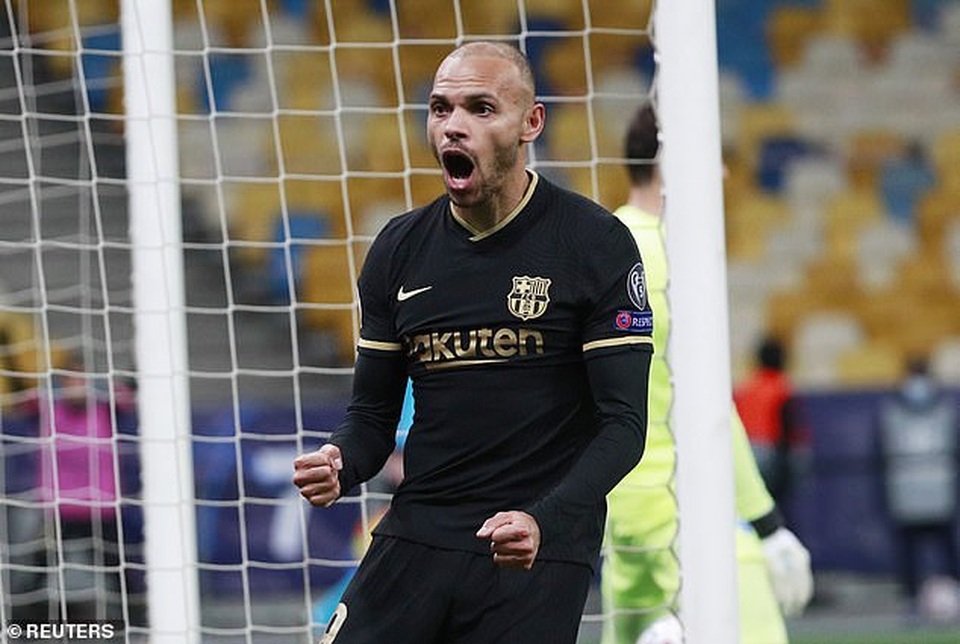 Thắng đậm Dynamo Kiev, Barcelona duy trì mạch toàn thắng - 2 Thắng đậm Dynamo Kiev, Barcelona duy trì mạch toàn thắng - 2