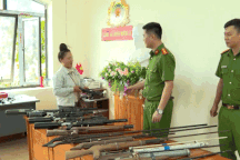 Cảnh sát tỉnh Sơn La vận động giao nộp, thu giữ hàng trăm khẩu súng tự chế