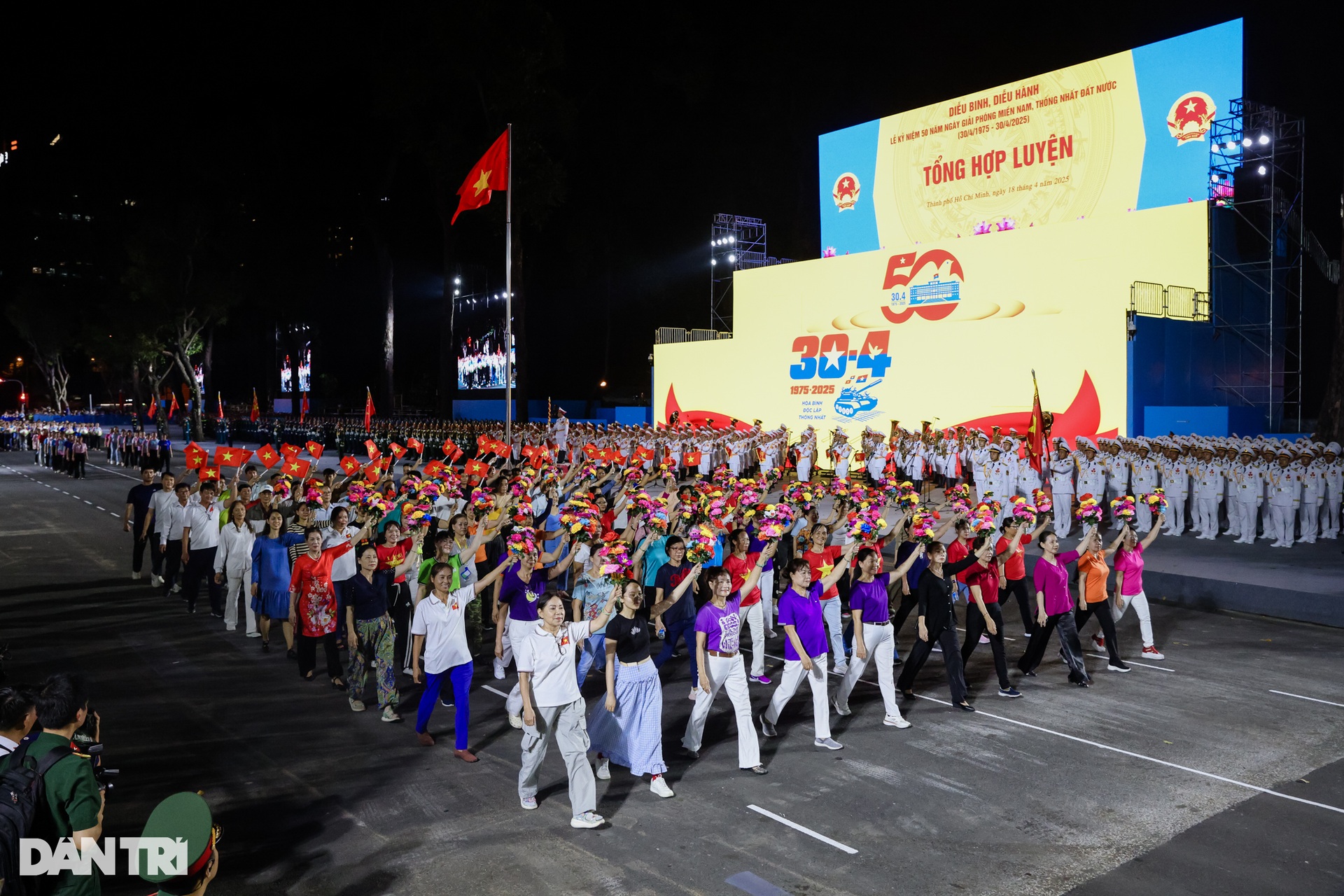 Hơn 10.000 người tham gia hợp luyện diễu binh lần đầu tiên ở TPHCM - 23 Hơn 10.000 người tham gia hợp luyện diễu binh lần đầu tiên ở TPHCM - 23