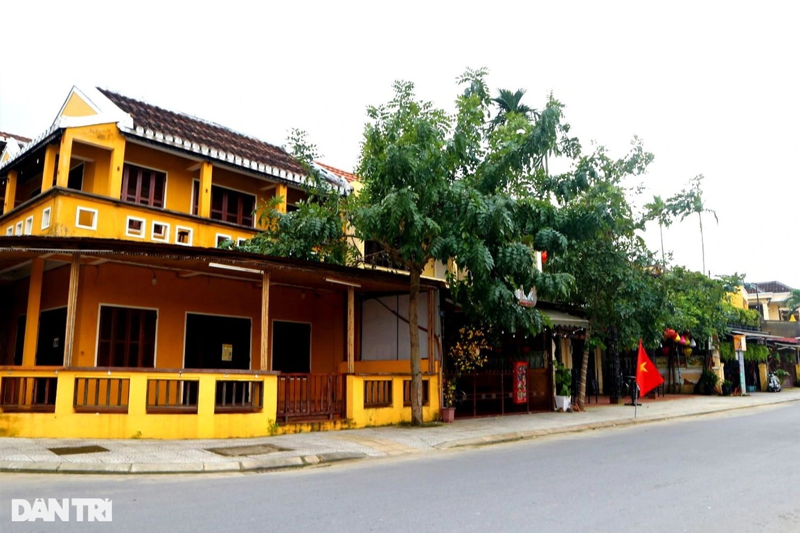 Du khách tấp nập đến phố cổ Hội An vui chơi ngày đầu nghỉ Tết Dương lịch - 11