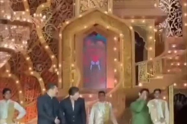 Ivanka Trump học các điệu múa truyền thống của Ấn Độ tại tư gia nhà Ambani