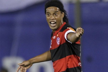 Ronaldinho trở thành cầu thủ tự do