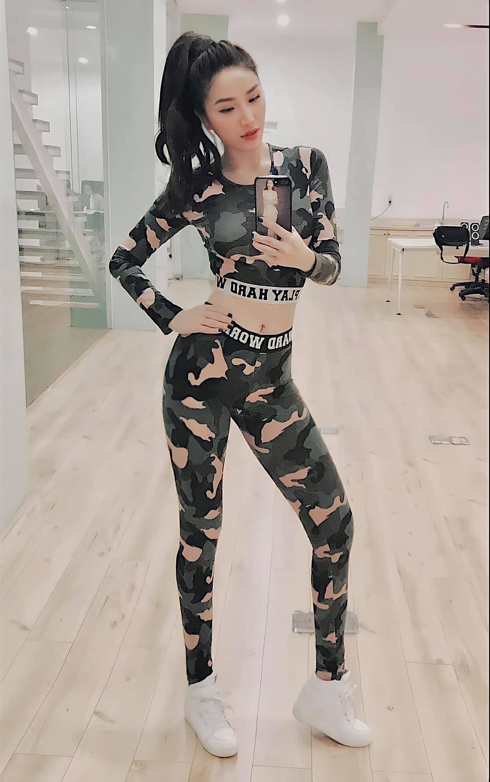 Thanh Lam khoe bờ vai gợi cảm, lộ hình xăm hút mắt - 7 Thanh Lam khoe bờ vai gợi cảm, lộ hình xăm hút mắt - 7
