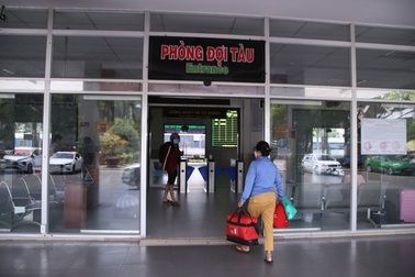 Bến xe, sân bay, nhà ga Đà Nẵng ngày đầu khôi phục vận tải liên tỉnh