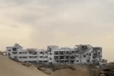 Tòa nhà chính quyền Hamas nổ tung trong trận tập kích của Israel