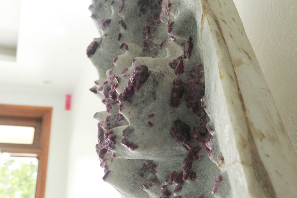 Gốc tinh thể ruby lớn nhất thế giới tại Yên Bái được trả giá tới 6 tỷ đồng - 8 Gốc tinh thể ruby lớn nhất thế giới tại Yên Bái được trả giá tới 6 tỷ đồng - 8