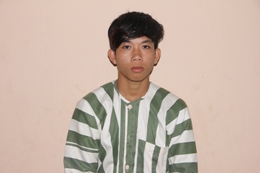 “Yêu” trẻ con, bị mẹ bạn gái bắt tại giường