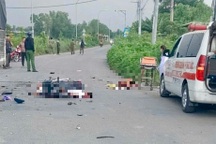 Hai người thương vong sau va chạm với xe tải ở TPHCM