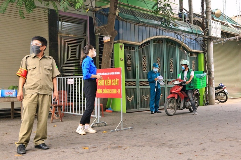 Ngày 9/8, Hà Nội lên phương án xét nghiệm diện rộng, siết chặt việc đi lại - 1 Ngày 9/8, Hà Nội lên phương án xét nghiệm diện rộng, siết chặt việc đi lại - 1