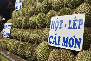 Bất ngờ giá sầu riêng tăng gần nửa triệu đồng/trái, thương lái cũng kêu trời