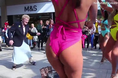 Clip bà cụ nhảy “bốc” khiến người trẻ cũng phải kiềng nể