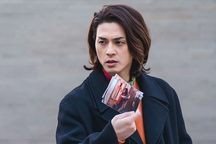 Nam diễn viên gây sốc vì tiết lộ 6 năm không giặt quần để... giữ phom