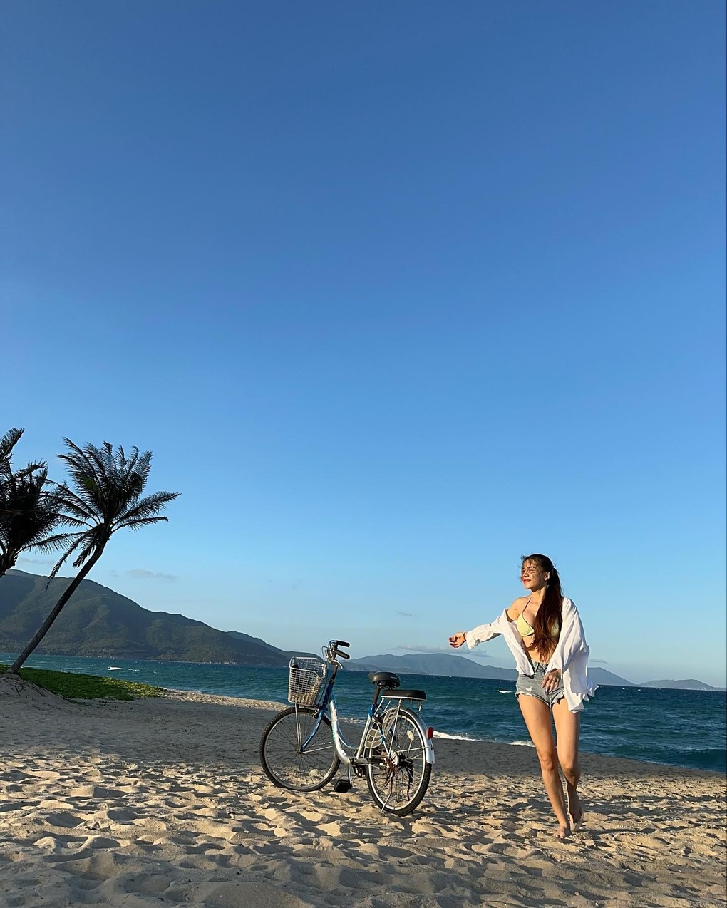 Vợ, bạn gái cầu thủ Việt đọ dáng nóng bỏng với bikini - 5 Vợ, bạn gái cầu thủ Việt đọ dáng nóng bỏng với bikini - 5