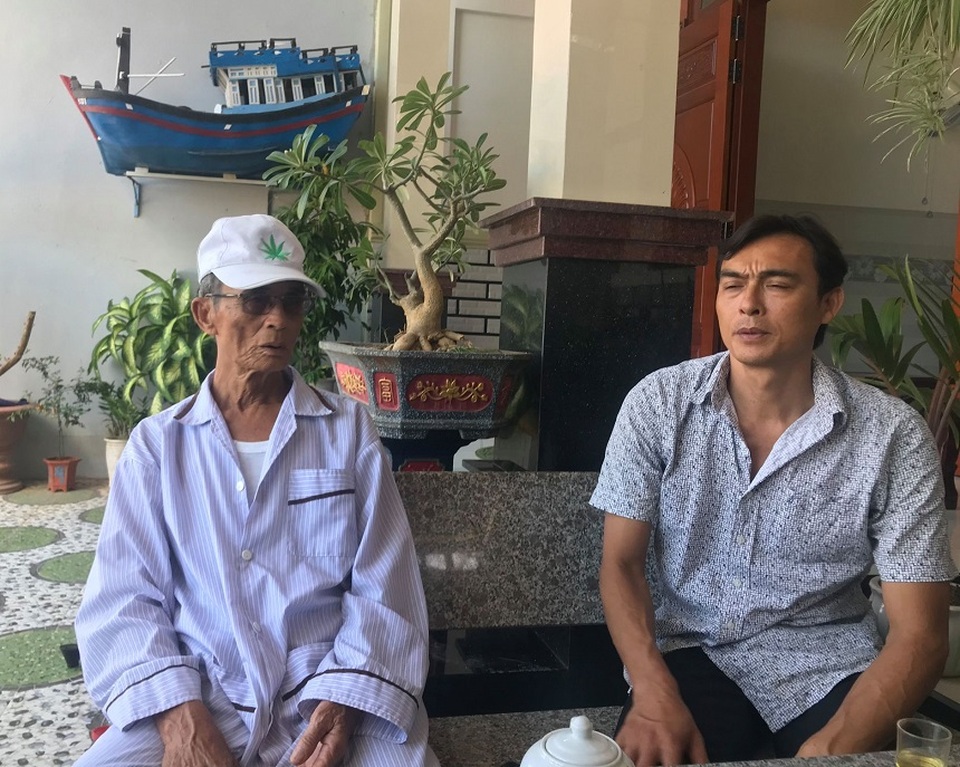 Vụ 26 ngư dân chìm tàu: 48 giờ giằng co với sóng dữ giành sự sống - 2 Vụ 26 ngư dân chìm tàu: 48 giờ giằng co với sóng dữ giành sự sống - 2