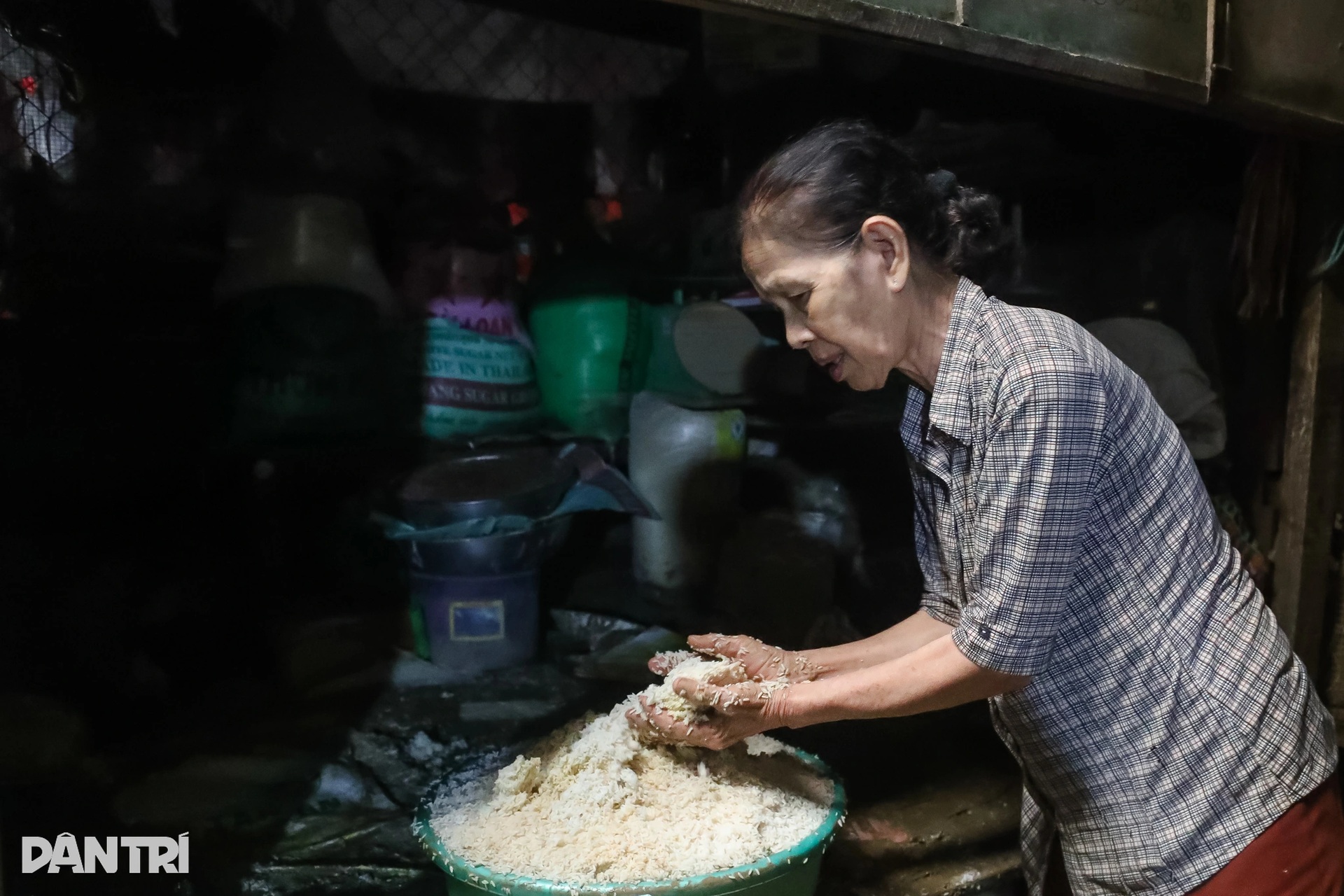 Trở lại chợ sau lũ, tiểu thương chợ Tuy Hòa xót xa nhìn sạp hàng trống trơn - 1 Trở lại chợ sau lũ, tiểu thương chợ Tuy Hòa xót xa nhìn sạp hàng trống trơn - 1