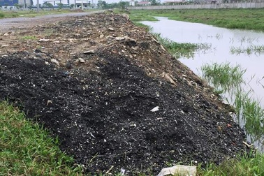 Doanh nghiệp đổ xỉ than, cả xã lo ô nhiễm