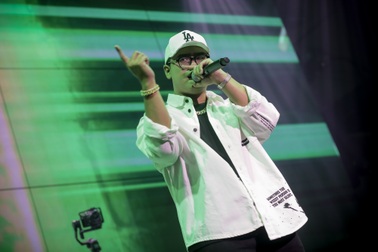 GDucky tái hiện bản hit Đôi mắt, Tiền nhiều để làm gì