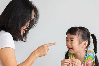 Hứa "đi nhẹ, nói khẽ, cười duyên", vào lớp online là cha mẹ "tăng xông"