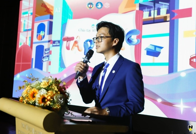 Anh Lê Trí Nhân, Chủ tịch Hội Sinh viên Việt Nam trường Đại học Kinh tế Quốc dân phát biểu tại chương trình.